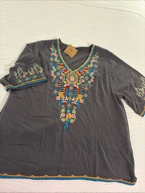 NWT Buddha Stones Gray Embroidered Top V-Neck. Large